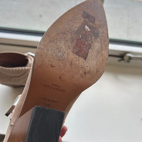 Givenchy - Picture 3 of 4